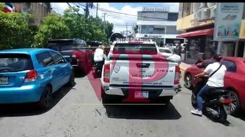 Contingente policial custodia inmediaciones Palacio Justicia SFM