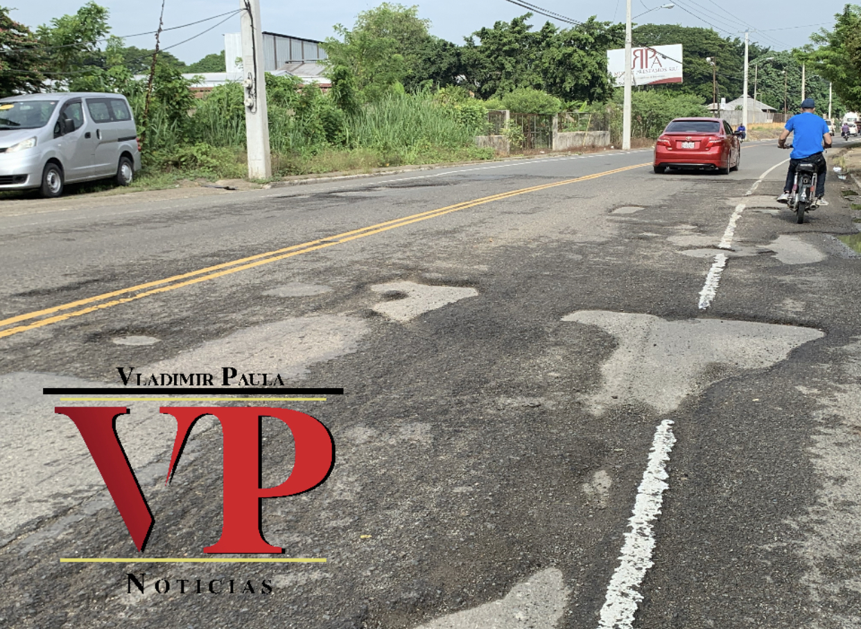 Denuncian hoyos en carretera SFM Nagua