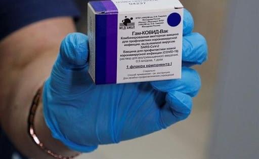 Vacuna rusa anticoronavirus tiene eficacia del 92 %, según datos preliminares