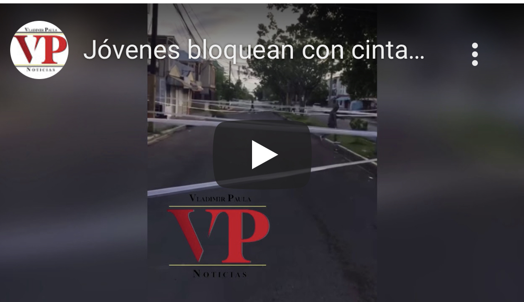 Jóvenes bloquean con cintas plásticas calle principal sector Los Rieles SFM