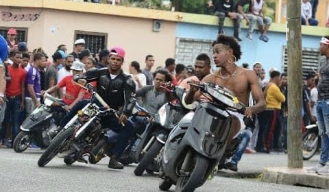 11 personas apresadas y 25 motocicletas retenidas en medio carrera de la muerte en SFM