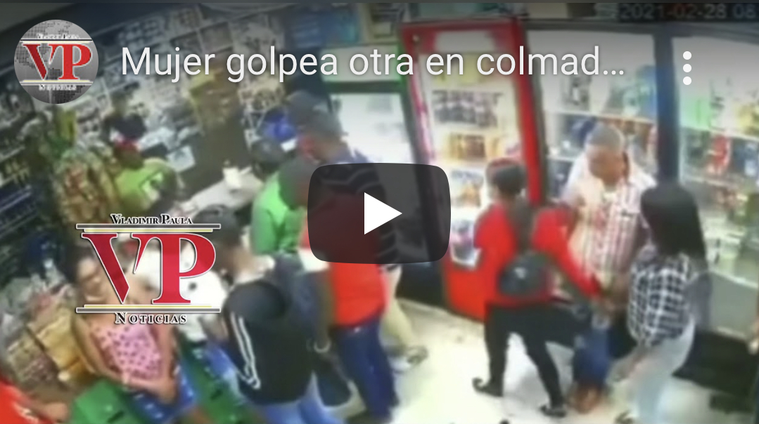Mujer golpea a otra en colmadón porque tocó a su pareja