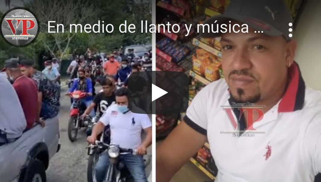 En medio de llanto y música sepultan restos de joven que chocó con un carro en carretera SFM-Pimentel