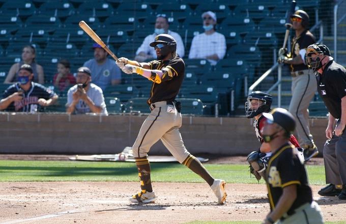 Fernando Tatis Jr. dispara un jonrón con las bases llenas