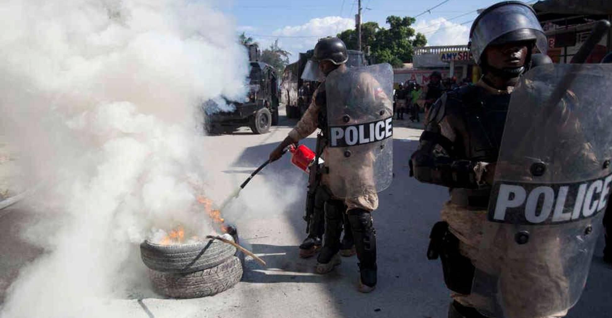 Agentes haitianos exigen en las calles la dimisión del director de la Policía