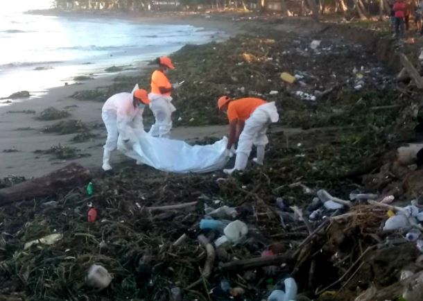 Encuentran hombre muerto en la costa de playa en Nagua
