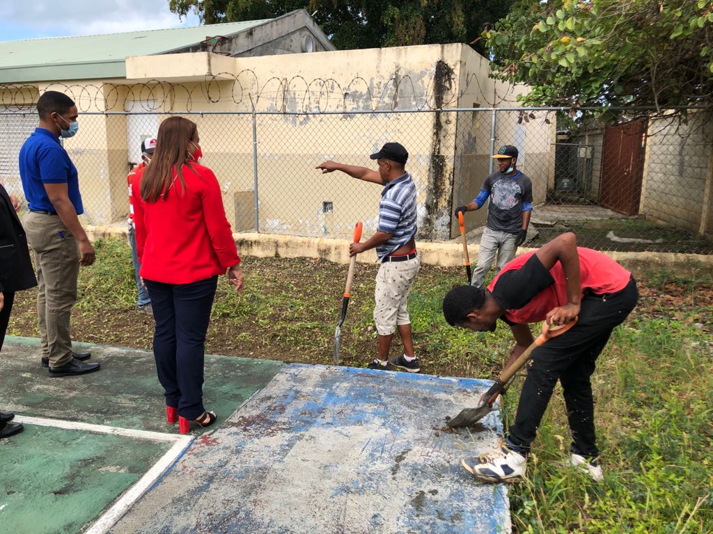 Distrito Educativo 07-05 continúa con la jornada de limpieza  y desinfección  de centros en SFM