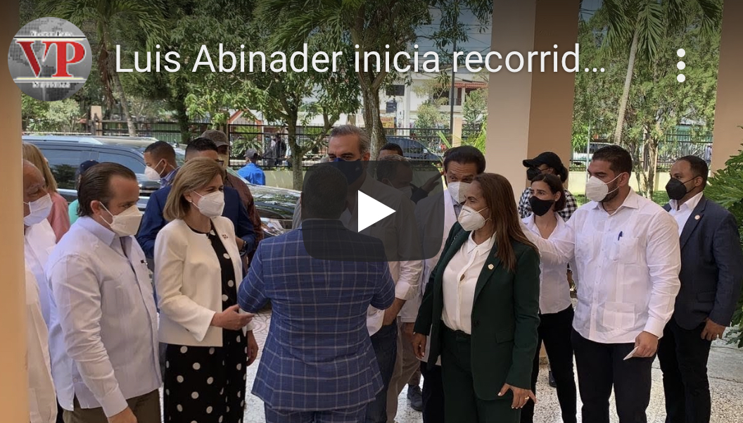 Luis Abinader inicia recorrido en SFM, visita centro de vacunación en recinto UASD