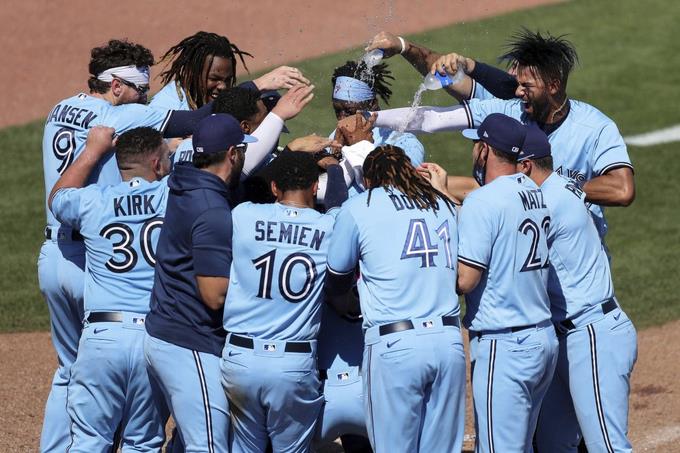 Rafael Dolis gana, Guerrero Jr. se va de 4-2 en triunfo de Toronto sobre Yankees