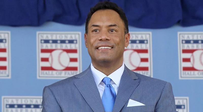 MLB coloca al miembro del Salón de la Fama Roberto Alomar en lista de inelegibles