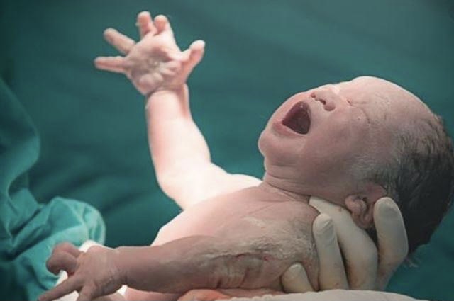 Mujer da a luz a nueve bebés, una sorpresa porque esperaban siete