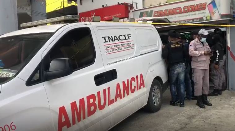 Matan dueño de tienda de celulares próximo a destacamento policial en Santiago