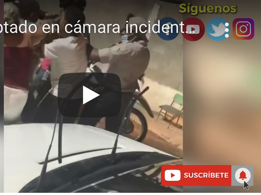 Captado en cámara tremendo pleito entre policías y civiles en la ciudad de Santiago