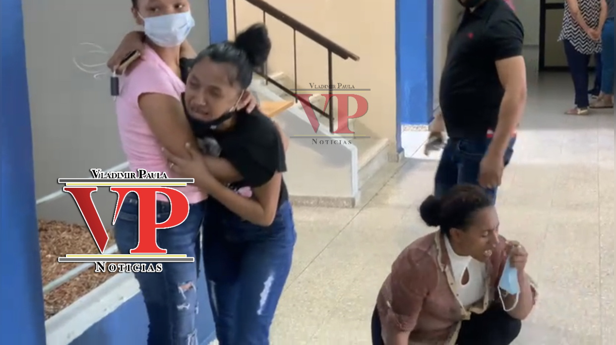 Con llantos desesperados parientes de mujer asesinada a puñaladas aseguran fue el esposo que la mató