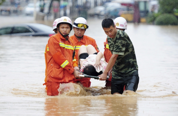 Ascienden a 33 los muertos y 8 los desaparecidos por inundaciones en China