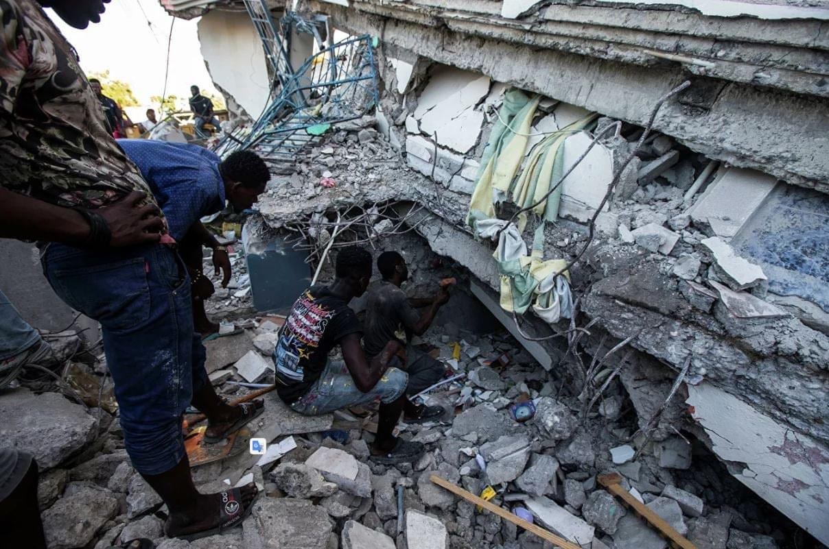 Suben a 1,297 los Muertos en Haití por el terremoto