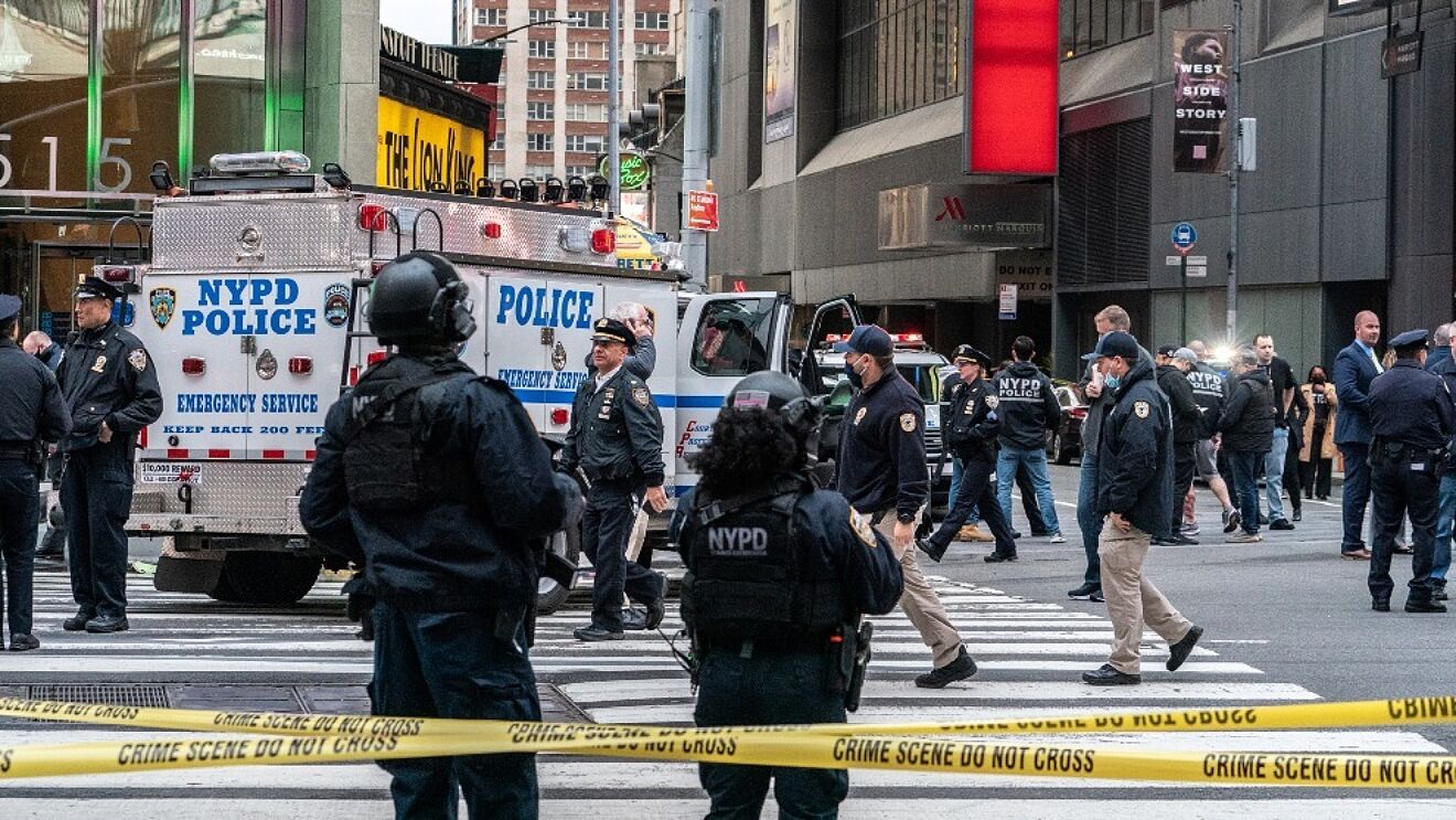 Dos muertos y 18 heridos en varios tiroteos en Nueva York