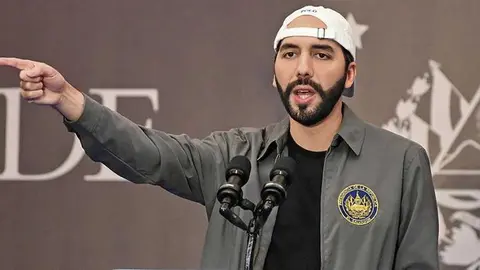 Presidente Bukele dice en Twitter que es «el dictador más cool del mundo»