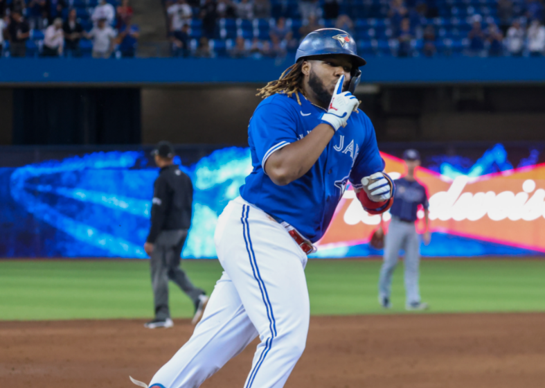 Vladimir Guerrero Jr. llega a los 45 cuadrangulares y es nuevo líder solitario