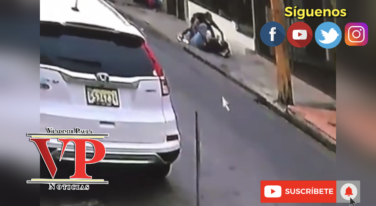 Atracadores persiguen y tumban mujer que se resistía a ser despojada de su cartera en SFM