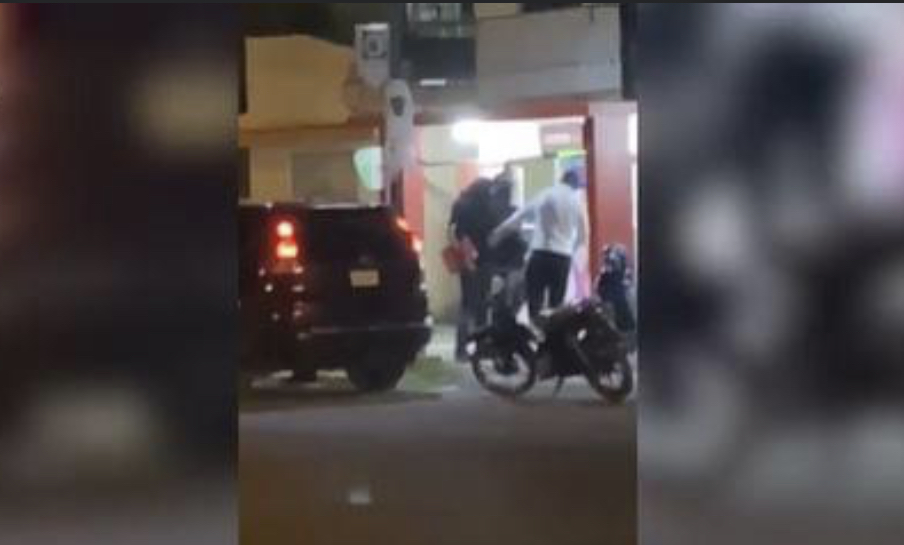 Ladrones fuertemente armados atracan farmacia en La Vega y se llevan RD$700,000