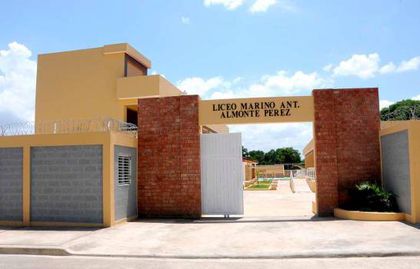 Suspenden docencia presencial en escuela Santiago Rodríguez por más de 20 casos de COVID-19