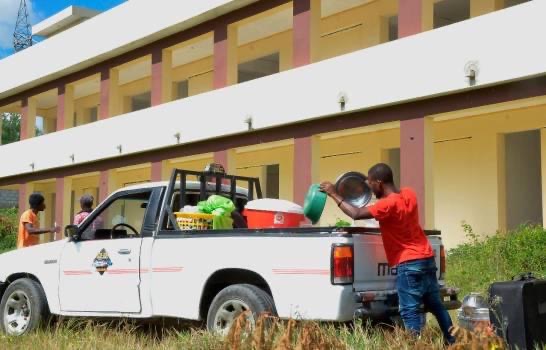 Desalojan haitianos de escuela en construcción donde residían en Moca