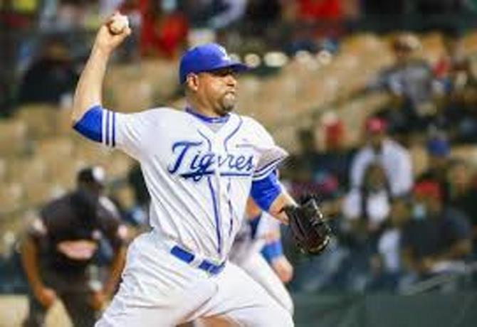 Gran labor de César Valdez lleva al Licey al roun robin