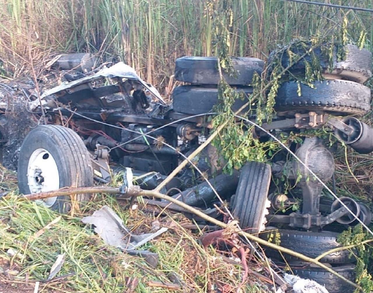 Tres personas mueren calcinadas tras accidente de tránsito en Santiago