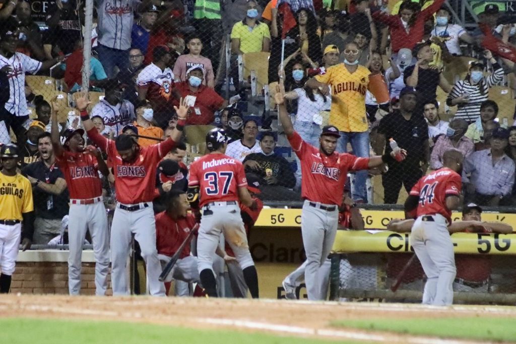 Leones vencen a Las Águilas y provocan juego de muerte súbita hoy en el Quisqueya