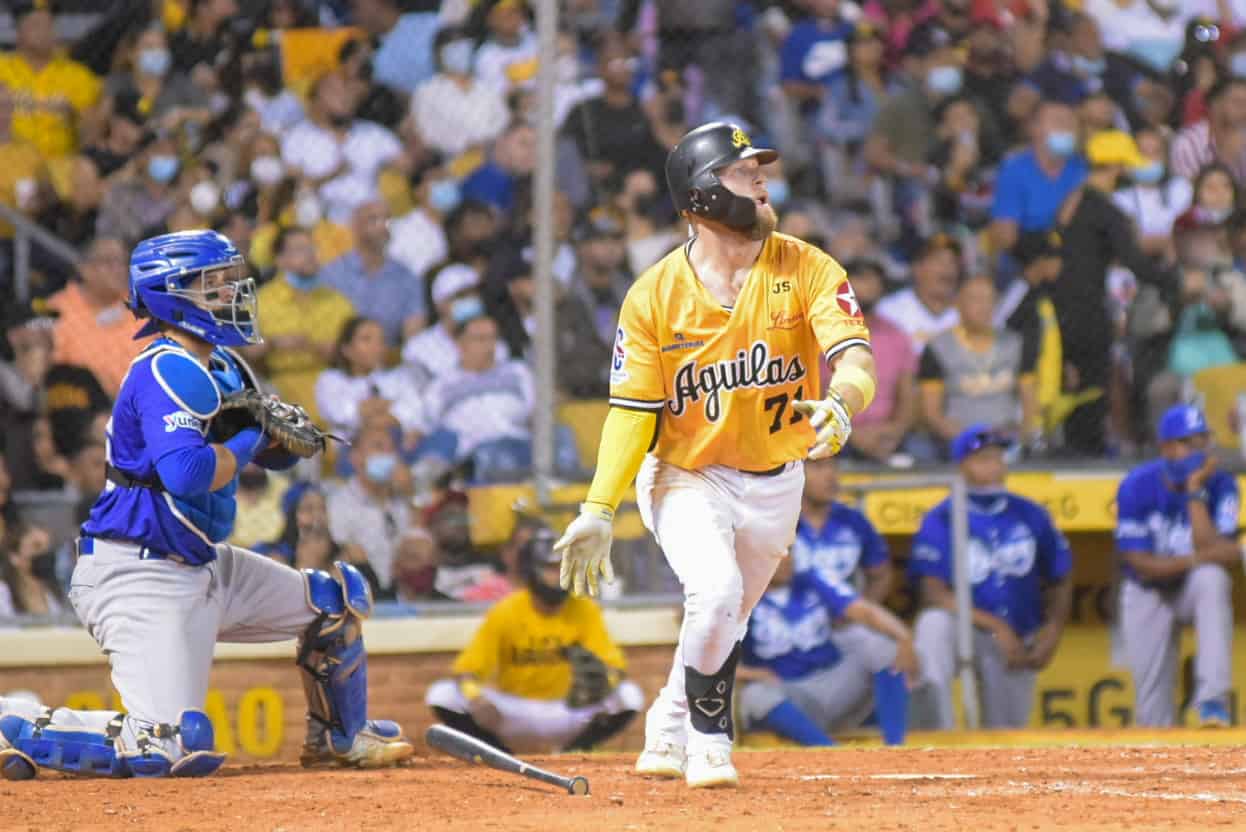 Valenzuela y Filia dan oxígeno a las Águilas ante el Licey