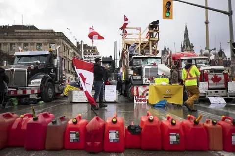 EEUU pide a Canadá poner fin a bloqueo en puente fronterizo