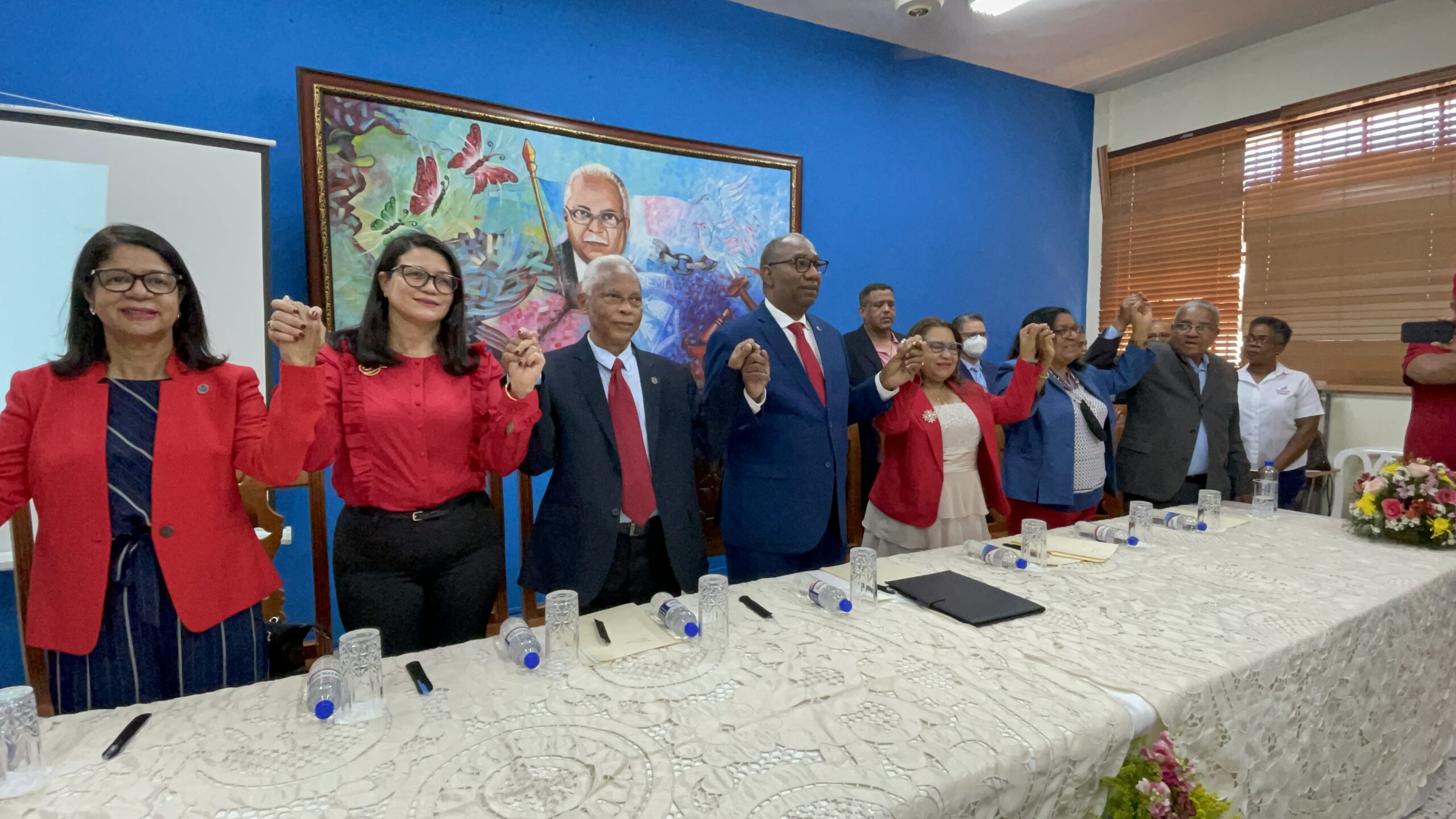 Maestra Sonia Barrera, declina a sus aspiraciones y anuncia apoyo a Editrudis Beltrán, rector de la UASD y Roberto Marte, director en la UASD Recinto San Francisco