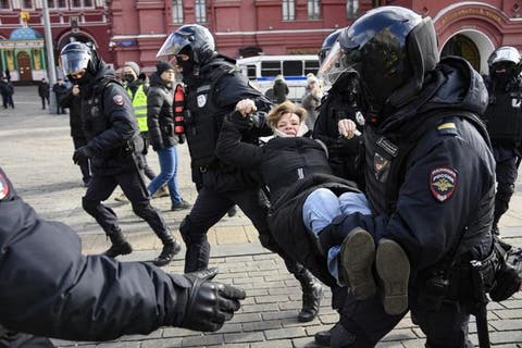 Arrestados en Rusia más de 250 manifestantes contra la operación en Ucrania