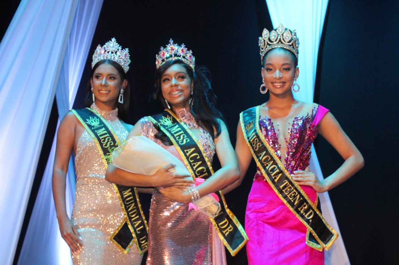 Gabriela Then se corona como Reina Teen Acacia 2022
