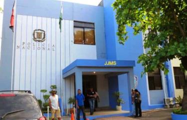 Muere hombre pasaba por lugar donde se enfrentaban a tiros policías y presunto delincuente