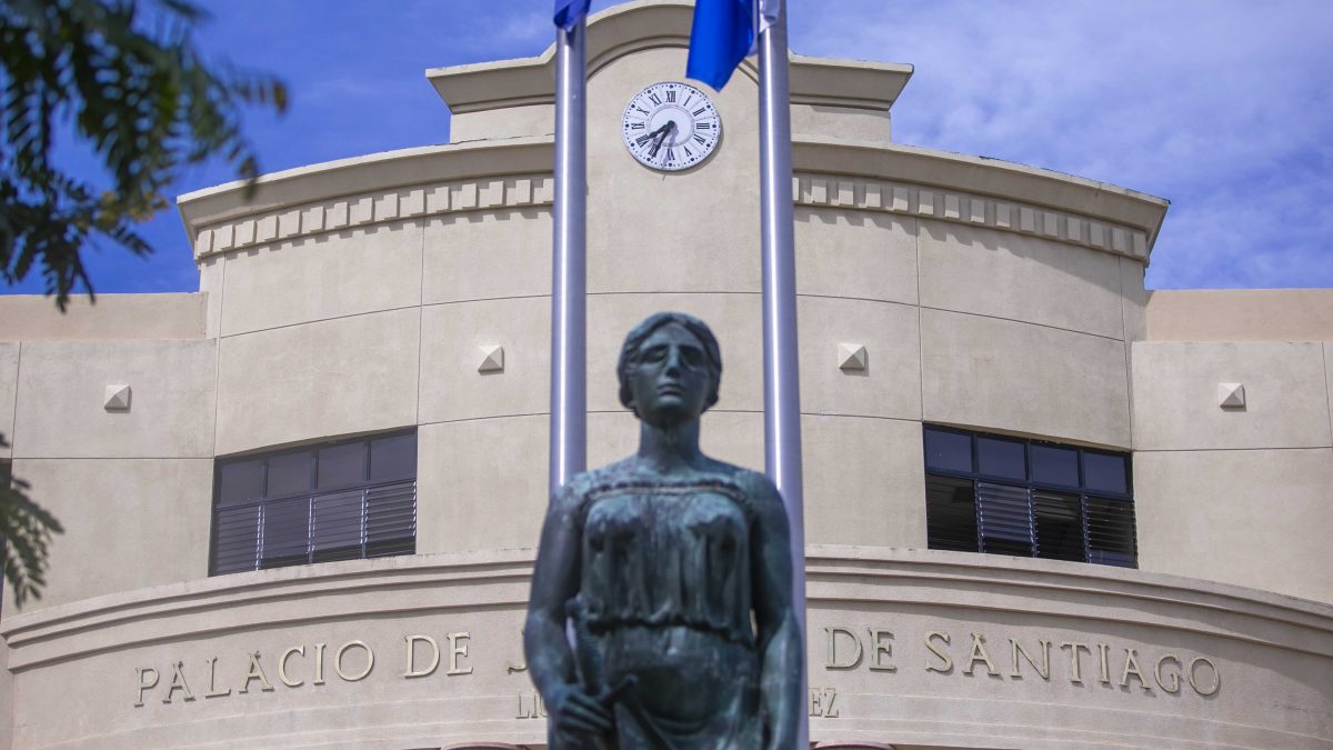 Fiscalía de Santiago reapresa imputado que se escapó de una sala de audiencias