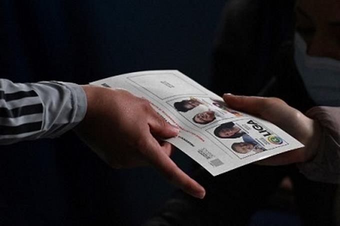 Colegios electorales de Colombia abren para la segunda vuelta presidencial