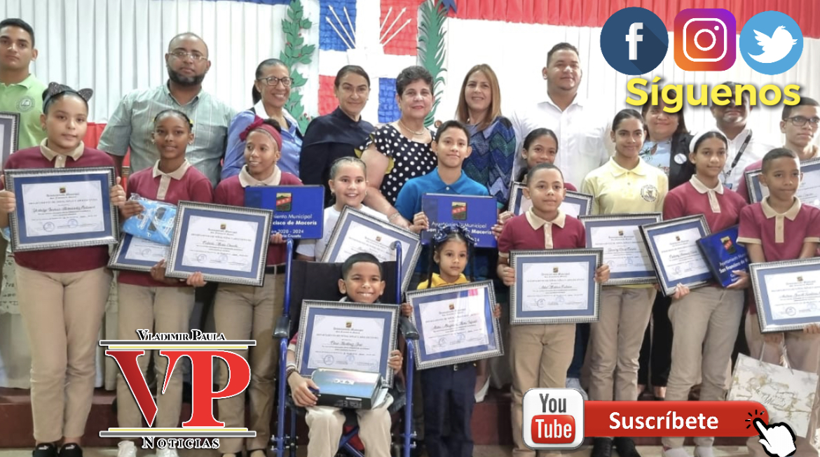 Ayuntamiento reconoce quince estudiantes meritorios centros escolares SFM