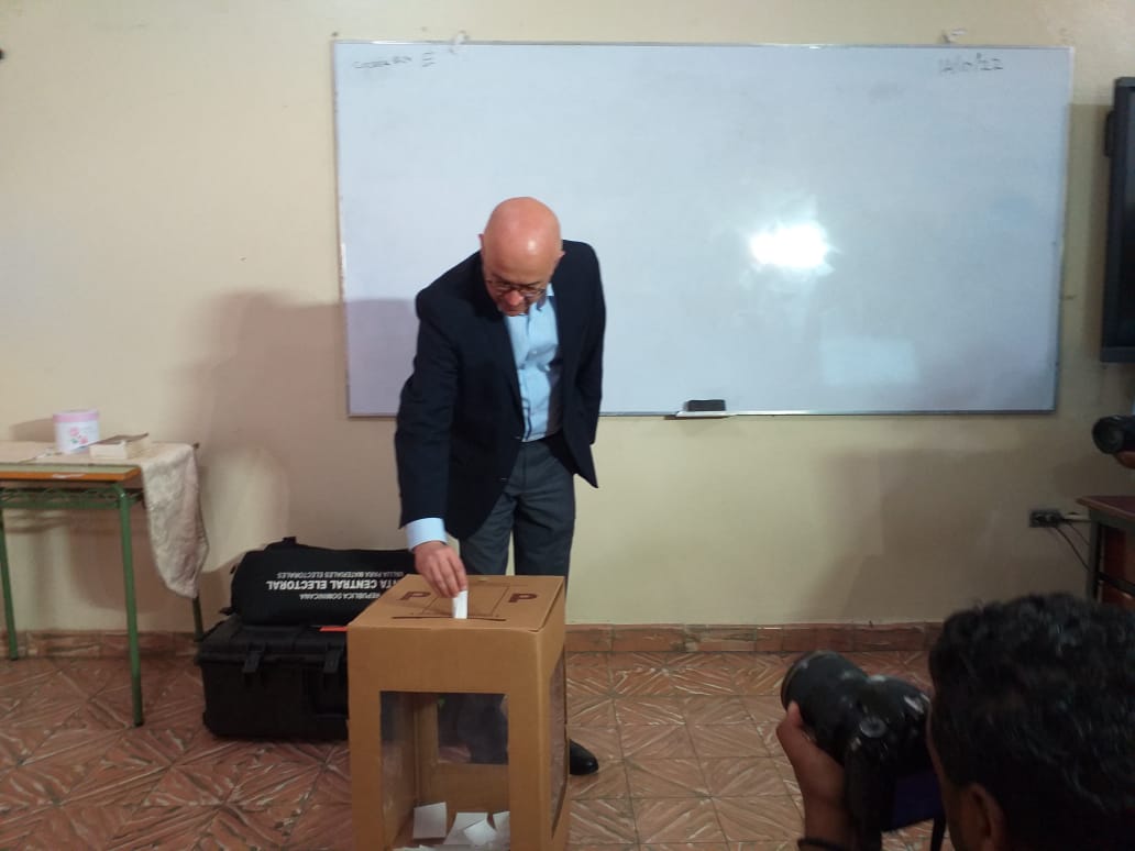 Domínguez Brito vota y pide asistencia de militancia y simpatizantes del PLD
