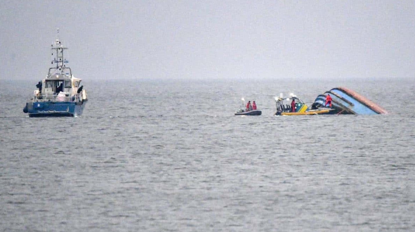 Rescatan cuatro personas y mantienen búsqueda de víctimas tras naufragio en María Trinidad Sánchez