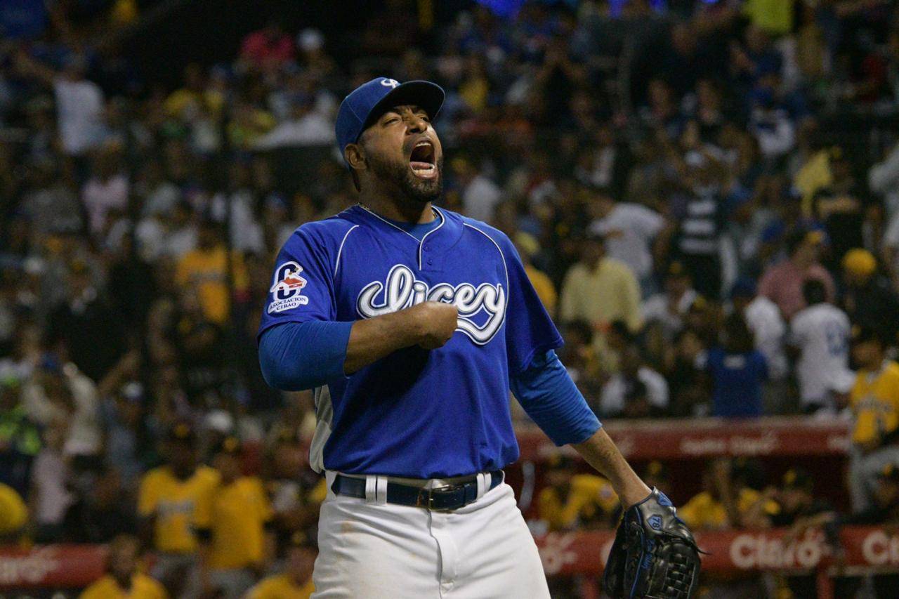 Cesar Valdez domina a las Águilas en Santiago