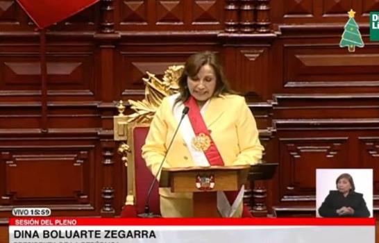 Congreso de Perú juramenta a Dina Boluarte como presidente del país
