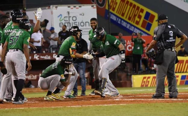 Valdez y Briceño ponen a las Estrellas a un paso de la serie final