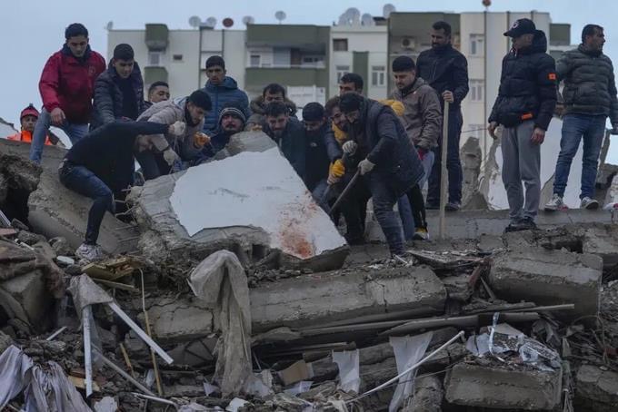 Declaran 7 días de luto nacional en Turquía por sismo