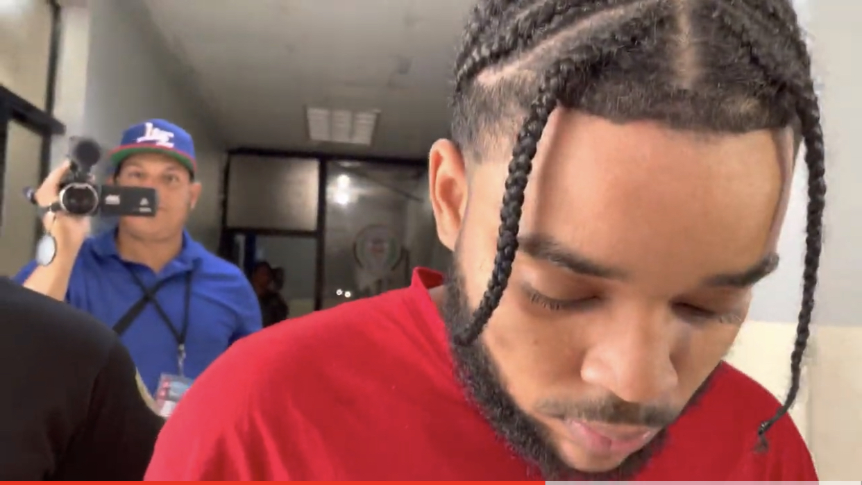 “Yo no sé de eso, soy inocente, es la primera vez que me apresan” dice joven acusado de herir otro en SFM