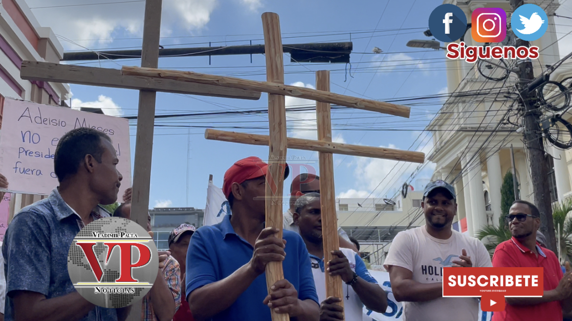 Movimientos Sociales realizan “crucifixión frente a gobernacion en SFM