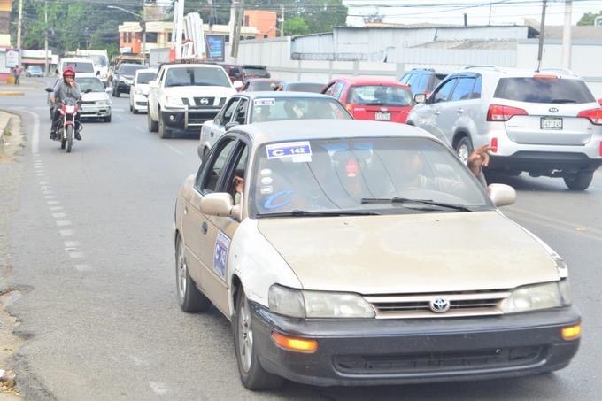 Choferes aumentarán entre 5 y 15 pesos el precio del pasaje en Santiago