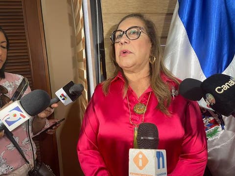 “Esas son cosas que no me quitan el sueño”, dice gobernadora de Santiago sobre bonos de Semana Santa