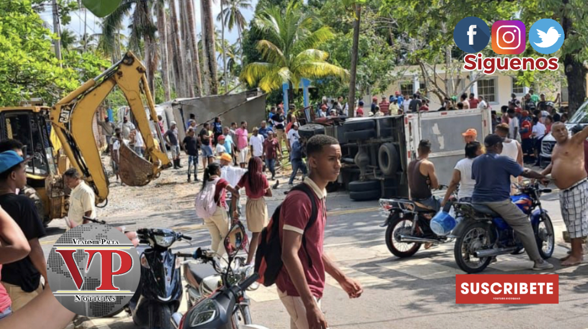 Varios muertos y heridos tras camión impactar centro educativo en Sánchez